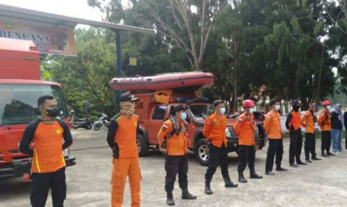 Basarnas Kendari Melakukan Pencarian Terhadap Anak-anak Yang Tenggelam Di Sungai Mariri, Ruu Timur.