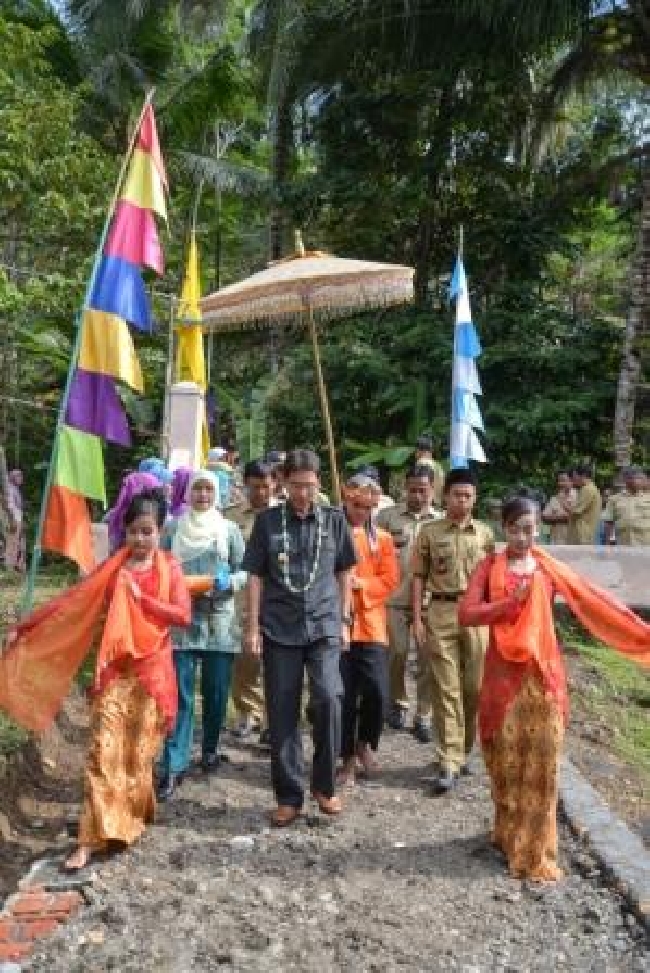 Bupati H Enjang Napady saba lembur sambil silaturahmi dengan masyarakat di kampung kampung