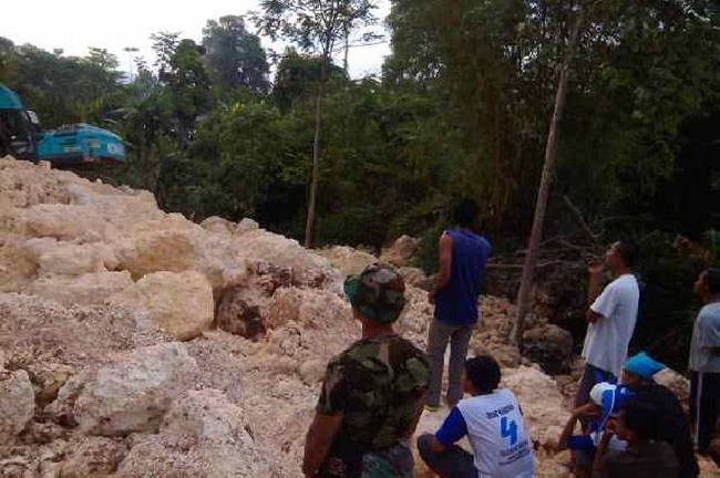 Penggali Batu Kapur Tertimpa Longsor