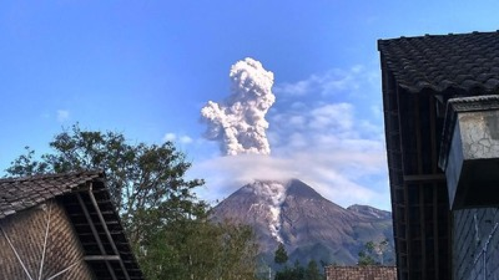 Gunung Merapi Meletus, Hujan Abu Mengguyur Boyolali Dan Klaten.