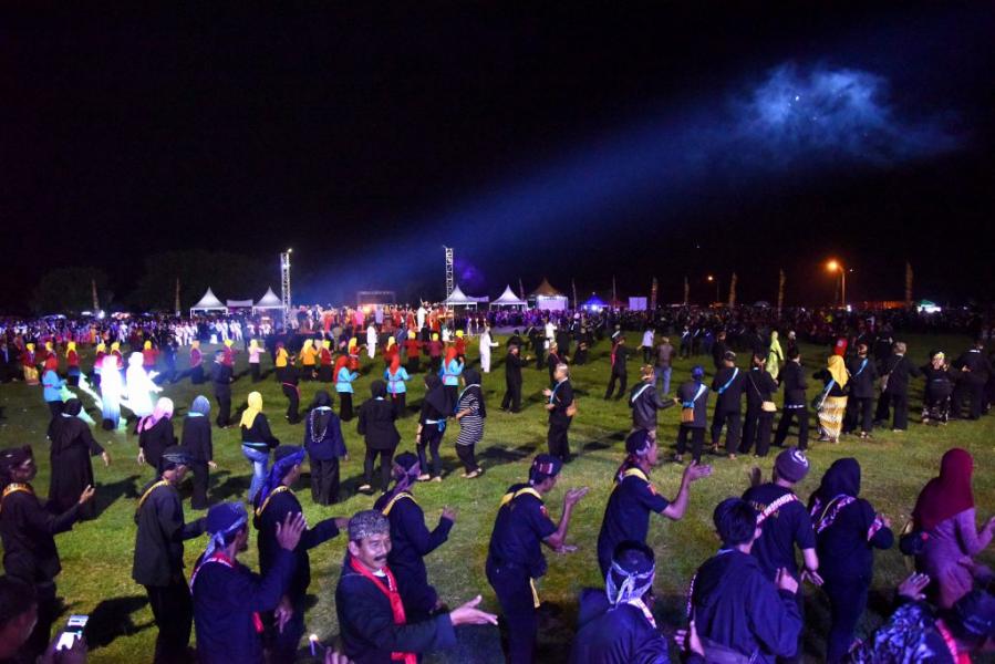 Serunya Menari Ronggeng Gunung di Pangandaran