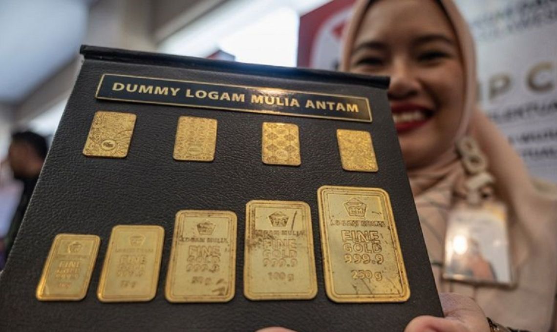 Harga Emas Antam Mengalami Stagnasi Pada 1 Miliar Rupiah Per 11.9300 Gram.