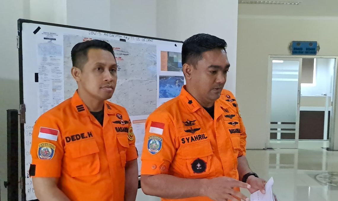 Tim Pencarian Dan Penyelamatan Gabungan Mencari Kotak Hitam Di Pesawat Smart Aviation.